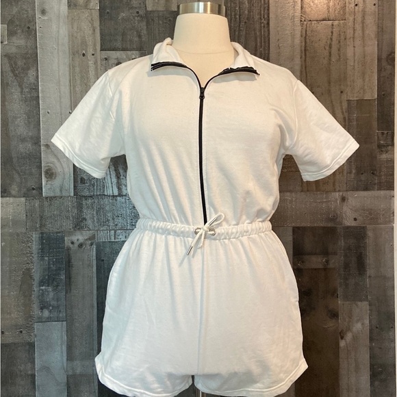 PrettyLittleThing white romper size 10 sporty athleisure skater California - Picture 13 of 13